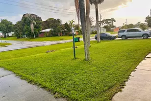 637 SE Thornhill Dr, Port Saint Lucie, FL 34983 - Photo 5