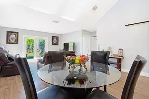 10048 SW 16th St, Pembroke Pines, FL 33025 - Photo 9