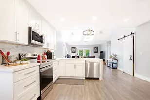 10048 SW 16th St, Pembroke Pines, FL 33025 - Photo 3