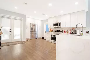 10048 SW 16th St, Pembroke Pines, FL 33025 - Photo 5