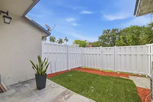 8207 Fairway Rd, Sunrise, FL 33351 - Photo 25
