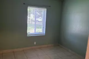 313 SW 80th Ave, North Lauderdale, FL 33068 - Photo 5