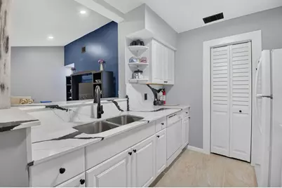 815 W Boynton Beach Boulevard #15-202, Boynton Beach, FL 33426 - Photo 7
