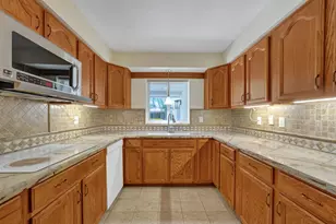 1745 NE 36th St, Oakland Park, FL 33334 - Photo 17