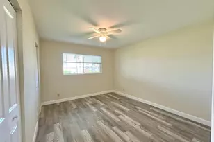 2844 Crosley Dr E, West Palm Beach, FL 33415 - Photo 15