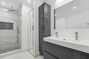 642 NE 195th St, Miami, FL 33179 - Photo 17