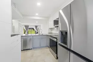 642 NE 195th St, Miami, FL 33179 - Photo 5