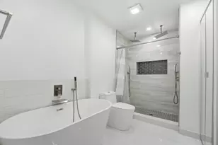 642 NE 195th St, Miami, FL 33179 - Photo 21