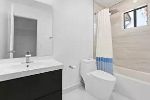 642 NE 195th St, Miami, FL 33179 - Photo 25