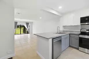 642 NE 195th St, Miami, FL 33179 - Photo 1