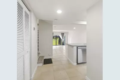 642 NE 195th Street, Miami, FL 33179 - Photo 9