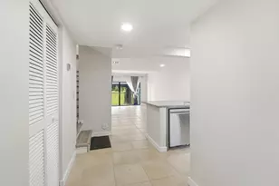 642 NE 195th St, Miami, FL 33179 - Photo 9