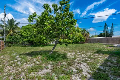 925 S Pine Street, Lake Worth, FL 33460 - Photo 17