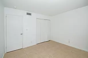 402 Lake Shore Dr, Lake Park, FL 33403 - Photo 15