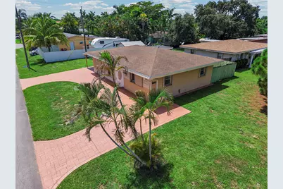 2100 N 57th Avenue, Hollywood, FL 33021 - Photo 3
