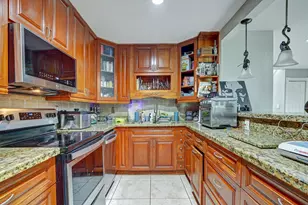10723 NW 11th St, Pembroke Pines, FL 33026 - Photo 9