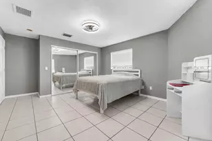8880 NW 7th St, Pembroke Pines, FL 33024 - Photo 23