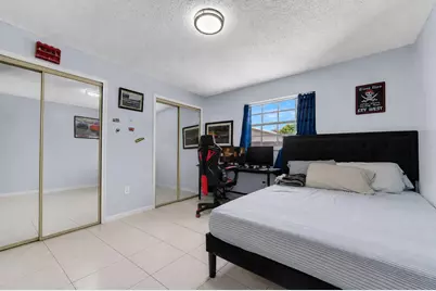 8880 NW 7th Street, Pembroke Pines, FL 33024 - Photo 27