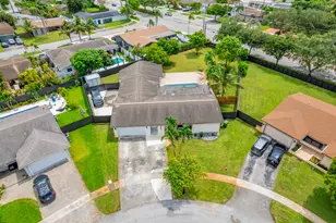 8880 NW 7th St, Pembroke Pines, FL 33024 - Photo 41