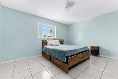 8880 NW 7th Street, Pembroke Pines, FL 33024 - Photo 25