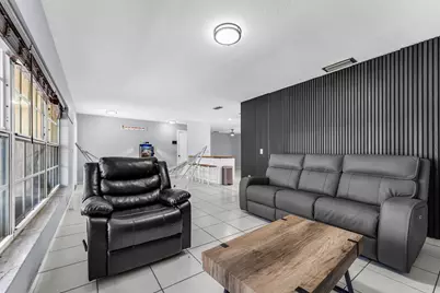 8880 NW 7th Street, Pembroke Pines, FL 33024 - Photo 17
