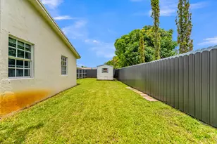 8880 NW 7th St, Pembroke Pines, FL 33024 - Photo 39
