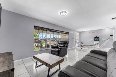 8880 NW 7th Street, Pembroke Pines, FL 33024 - Photo 13