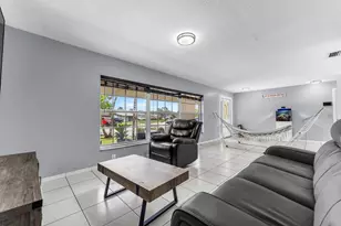 8880 NW 7th St, Pembroke Pines, FL 33024 - Photo 13