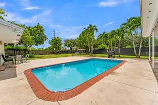 8880 NW 7th St, Pembroke Pines, FL 33024 - Photo 5
