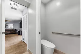 8880 NW 7th St, Pembroke Pines, FL 33024 - Photo 21