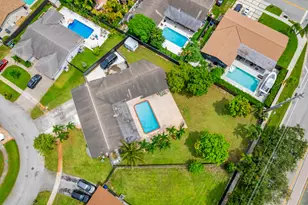 8880 NW 7th St, Pembroke Pines, FL 33024 - Photo 47