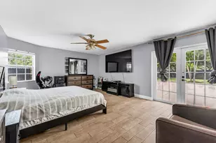 8880 NW 7th St, Pembroke Pines, FL 33024 - Photo 19