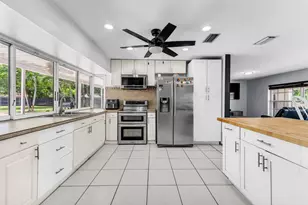 8880 NW 7th St, Pembroke Pines, FL 33024 - Photo 7