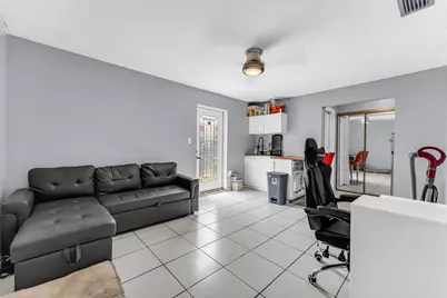 8880 NW 7th Street, Pembroke Pines, FL 33024 - Photo 35