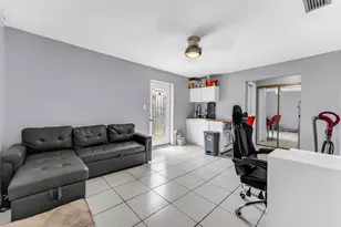 8880 NW 7th St, Pembroke Pines, FL 33024 - Photo 35