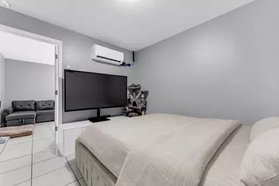 8880 NW 7th Street, Pembroke Pines, FL 33024 - Photo 33