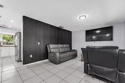 8880 NW 7th Street, Pembroke Pines, FL 33024 - Photo 15