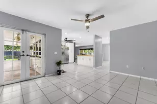 8880 NW 7th St, Pembroke Pines, FL 33024 - Photo 11