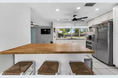 8880 NW 7th Street, Pembroke Pines, FL 33024 - Photo 9