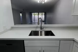 1041 NW 124th Ave, Pembroke Pines, FL 33026 - Photo 5