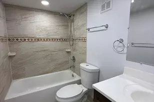 1041 NW 124th Ave, Pembroke Pines, FL 33026 - Photo 13