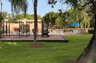 1041 NW 124th Ave, Pembroke Pines, FL 33026 - Photo 21