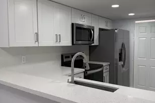 1041 NW 124th Ave, Pembroke Pines, FL 33026 - Photo 3