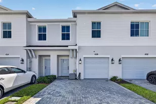 608 NE Waters Edge Ln, Port Saint Lucie, FL 34983 - Photo 1