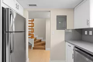 11099 NW 7th St, Miami, FL 33172 - Photo 17