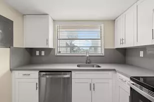 11099 NW 7th St, Miami, FL 33172 - Photo 17