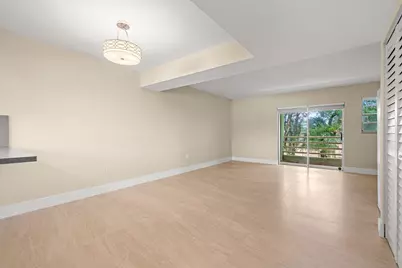 11099 NW 7th Street, Miami, FL 33172 - Photo 9