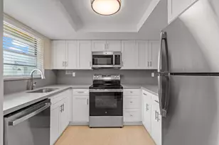 11099 NW 7th St, Miami, FL 33172 - Photo 15