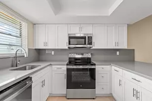 11099 NW 7th St, Miami, FL 33172 - Photo 5