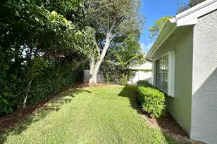 1000 Lake Breeze Dr, Wellington, FL 33414 - Photo 23